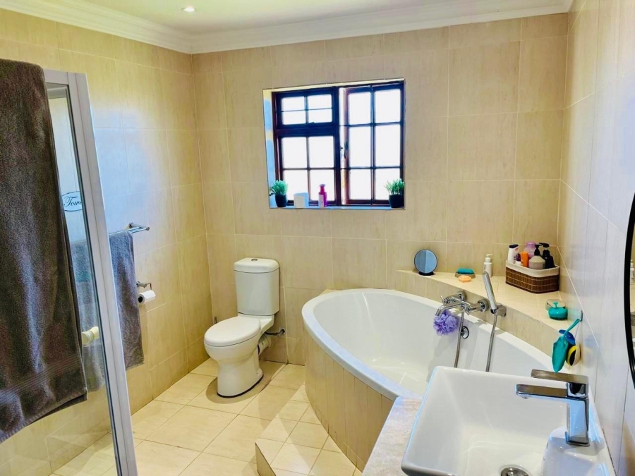 4 Bedroom Property for Sale in Groenvlei Sh Free State